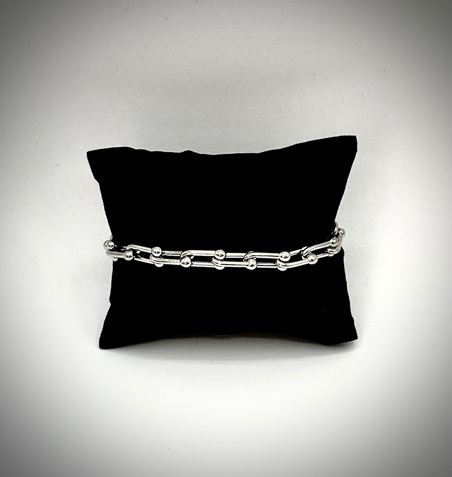 Adjustable modern luxury style golden stainless steel horseshoe chain necklace