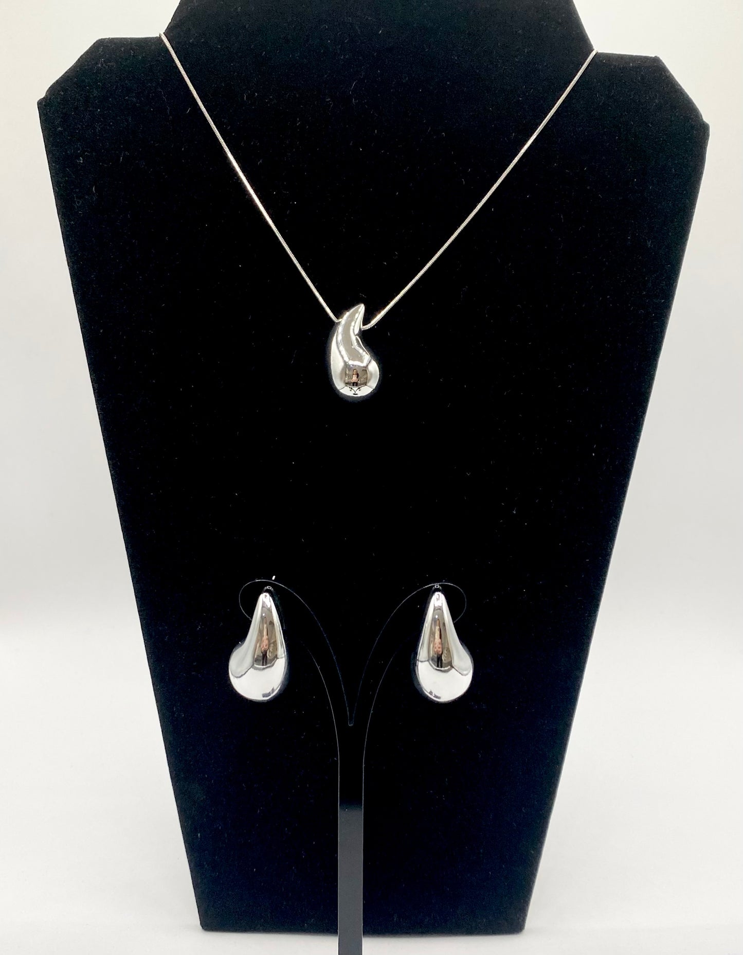 Large water drop silver colour stainless steel needle earrings