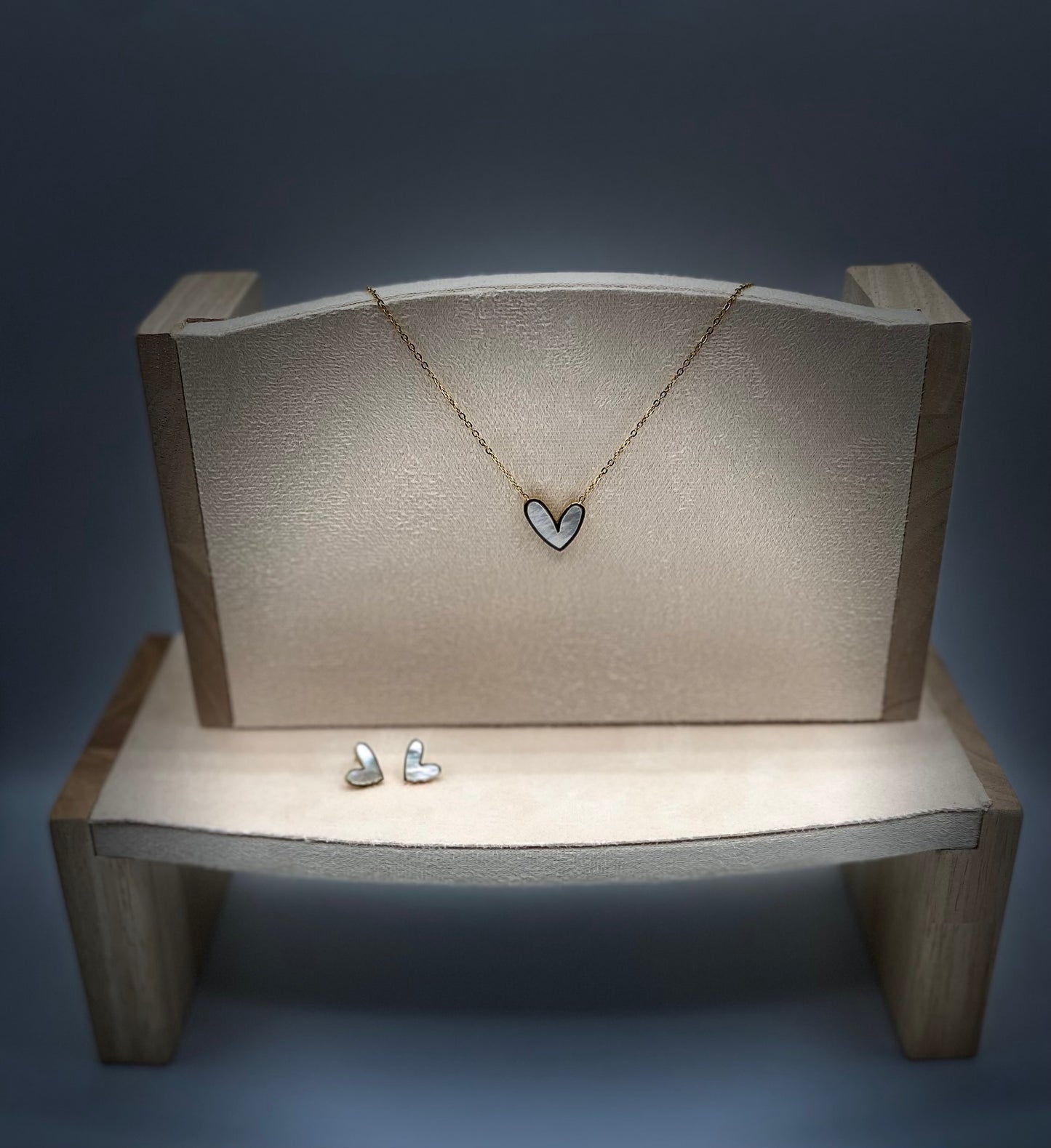 Adjustable 18K Gold Plated Stainless Steel Necklace With Nacre Heart Pendant