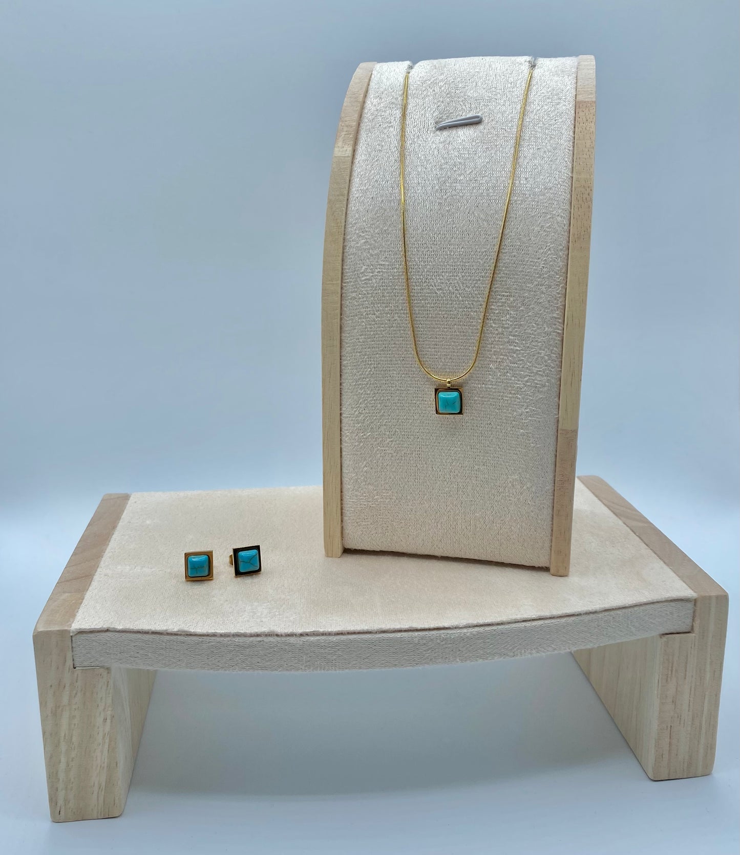 SET1021 Adjustable 18K gold plated stainless steel necklace and earrings set with squared turquoise pendants