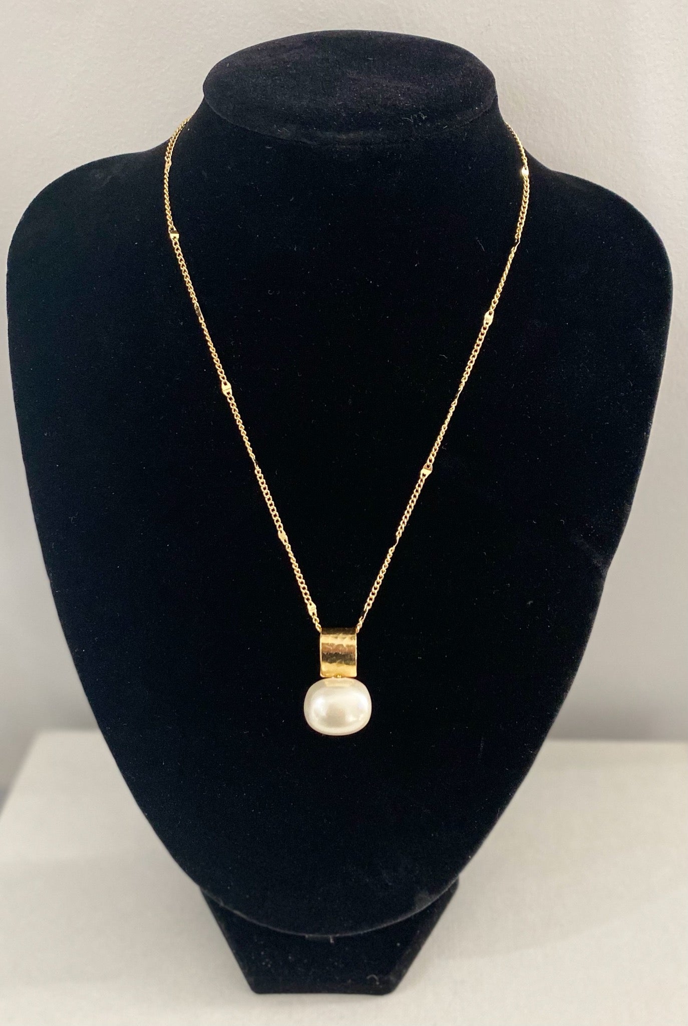 Gold plated ring with faux pearl