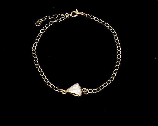 Adjustable gold plated ankle bracelet with triangle nacre charm