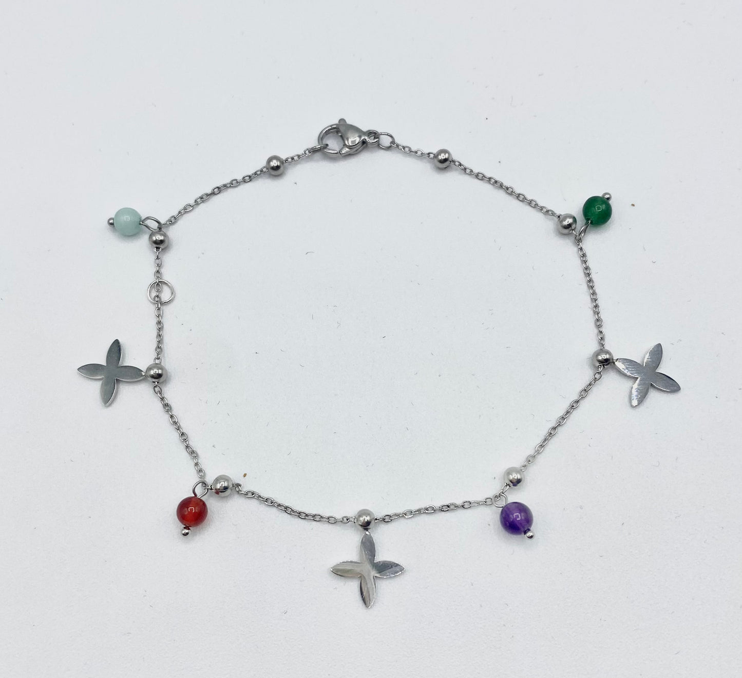 Adjustable stainless steel bracelet with flower charms and natural stones beads