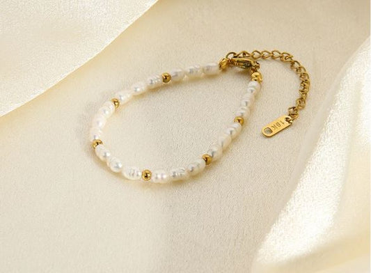 Adjustable Beautiful Small Freshwater Pearls With Gold Plated Stainless Steel Beads Bracelet