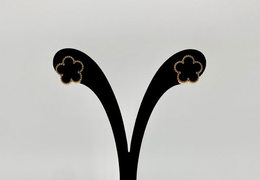 Golden stainless steel earrings with 8 mm black clover charm.