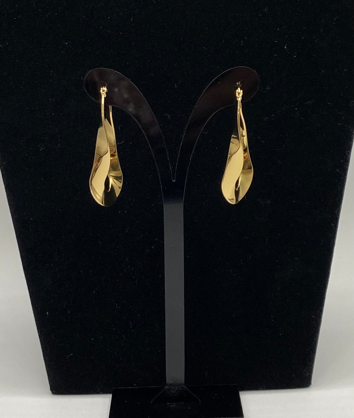 Golden stainless steel twist earrings (42 mm L x 24 mm D x 6 mm W)