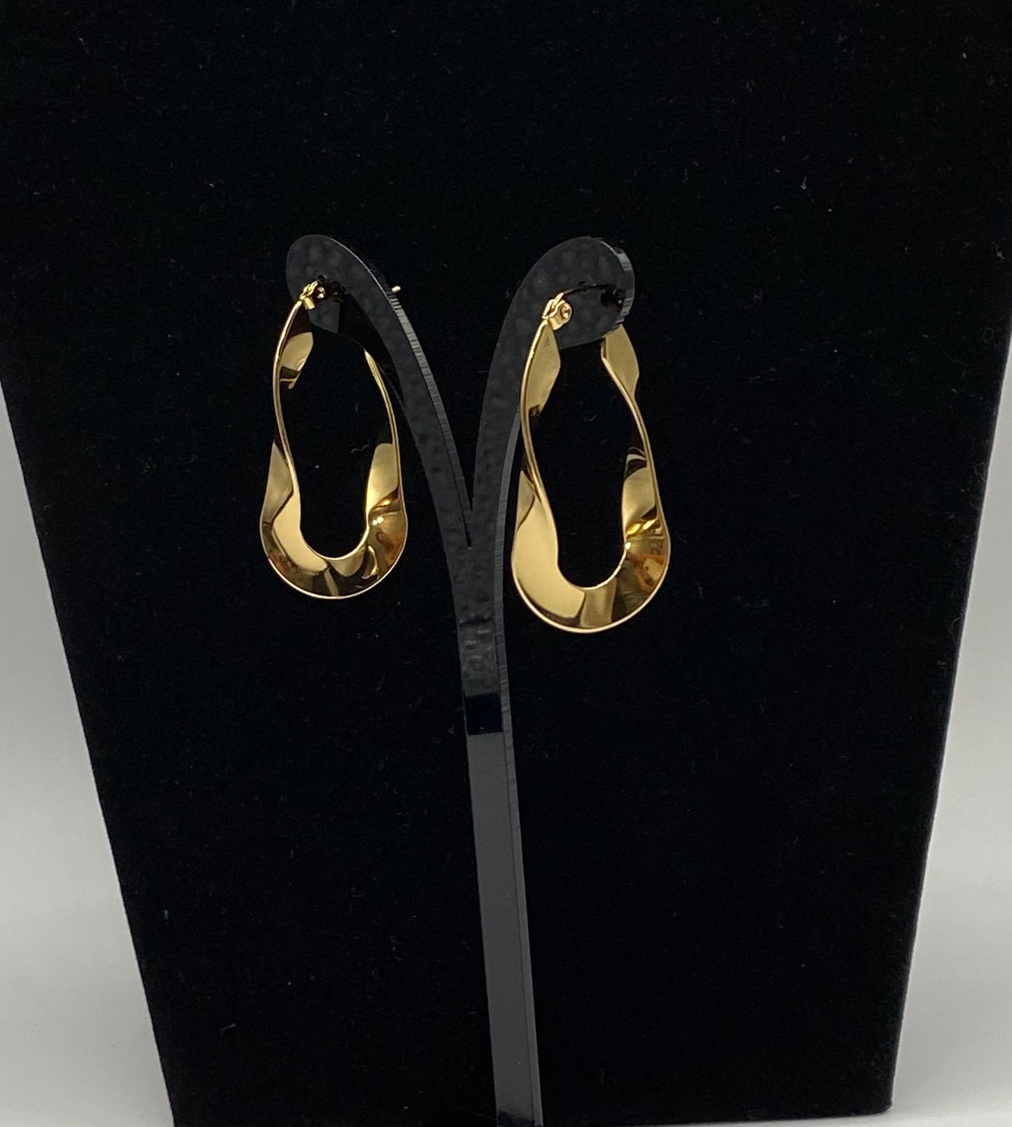 Golden stainless steel twist earrings (42 mm L x 24 mm D x 6 mm W)