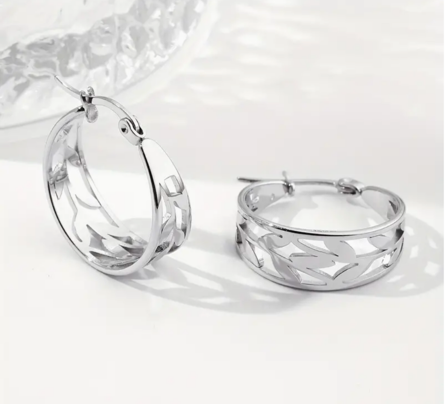 Stainless Steel Medium Size Hoops With Leaves Pattern