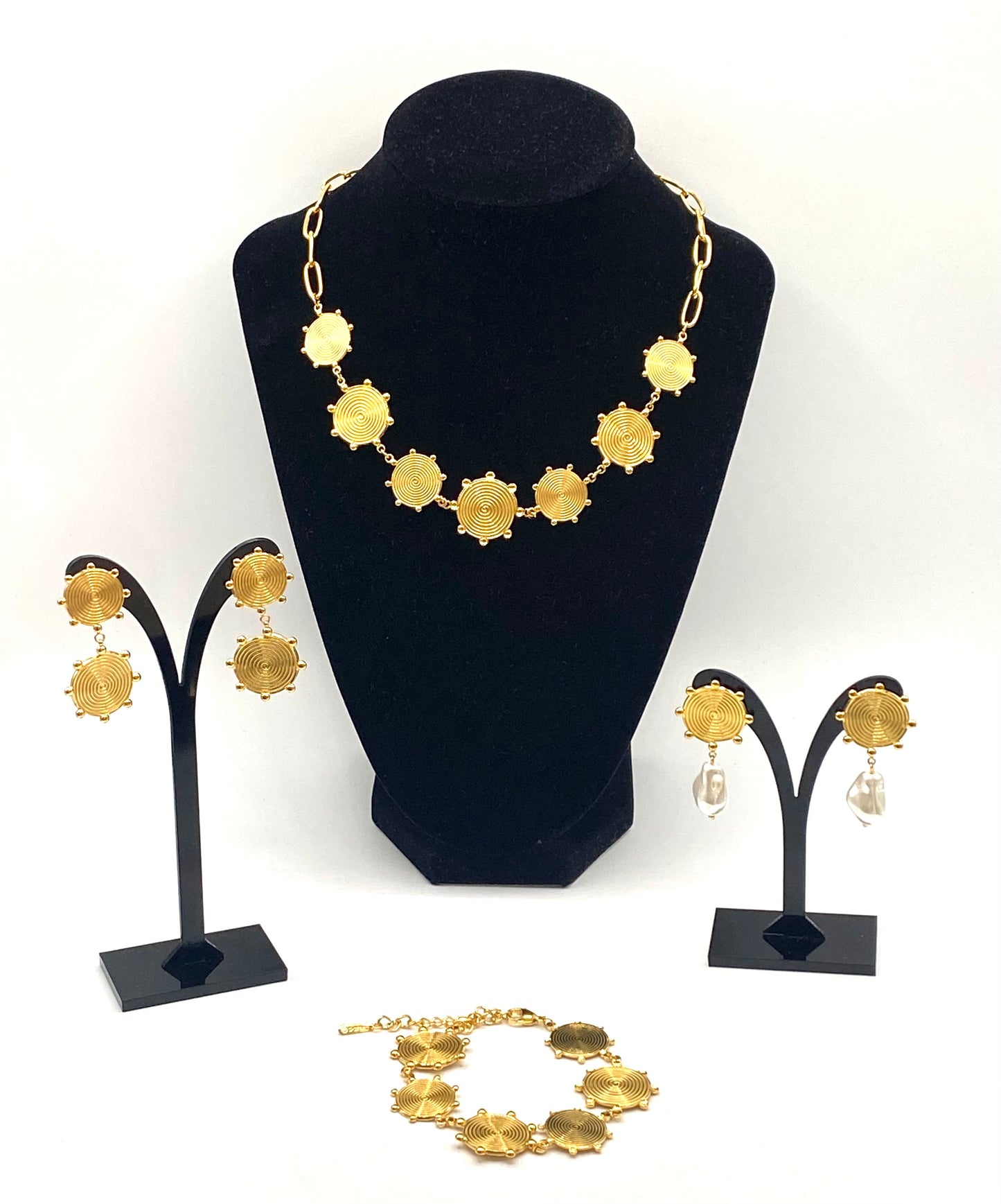 Adjustable 18K gold plated paper clip necklace with discs