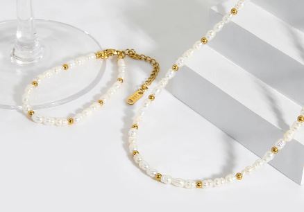 Adjustable Beautiful Small Freshwater Pearls With Gold Plated Stainless Steel Beads Necklace