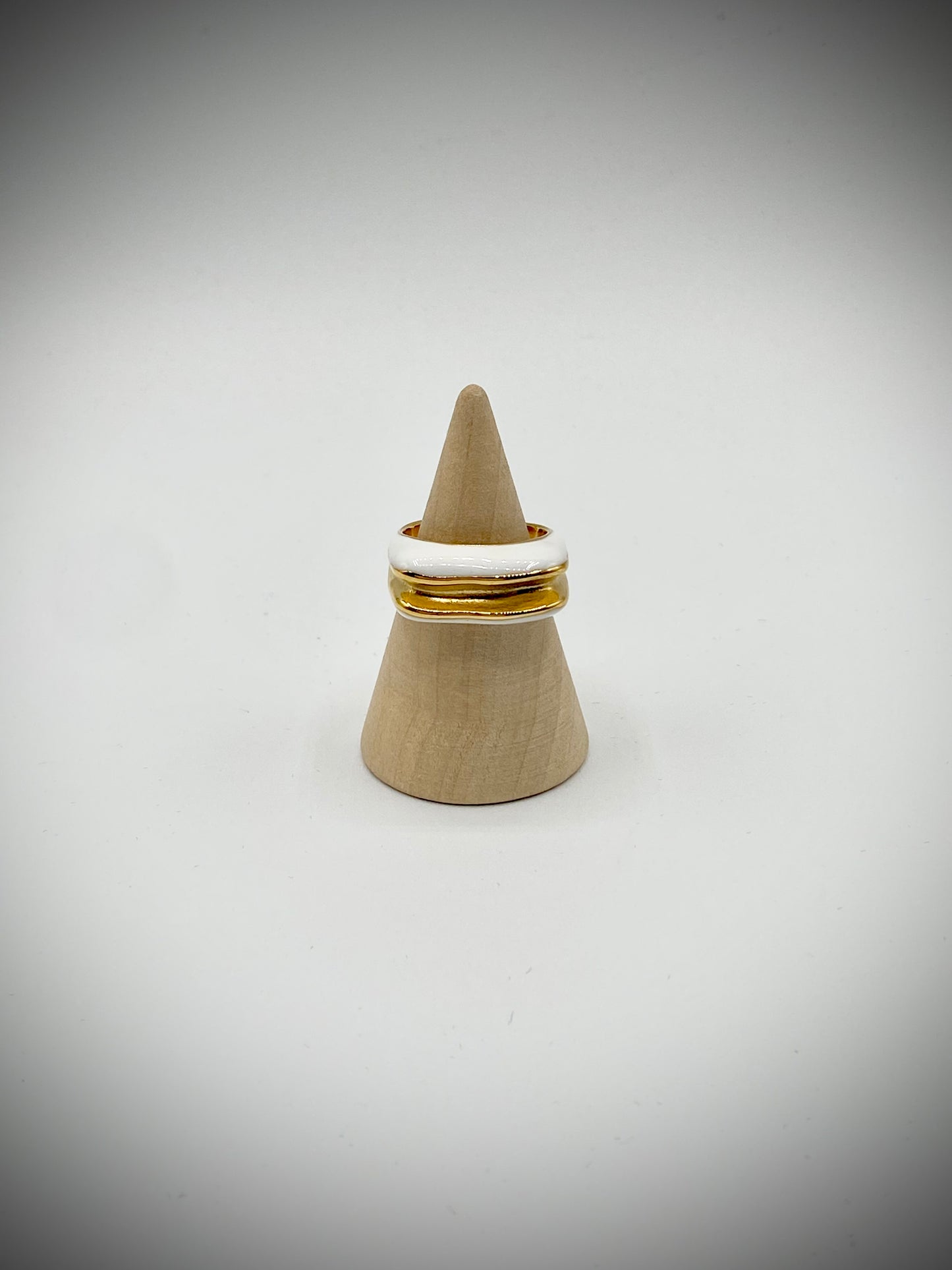 Adjustable modern 18K golden stainless steel ring with white enamel on the sides