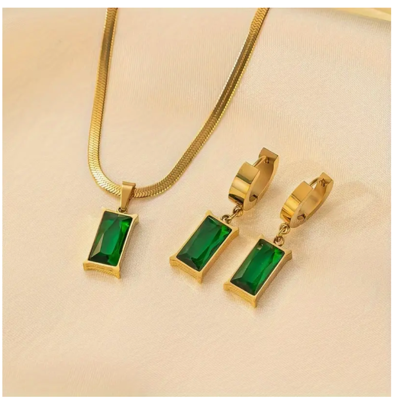 Elegant Jewelry Set With Green Synthetic Cut Cubic Zirconia Pendants