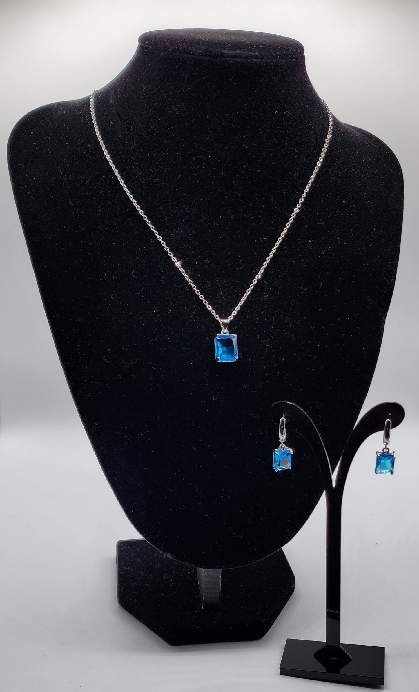 Beautiful 925 Sterling Silver Plated Necklace And Earrings Set With Blue Crystal