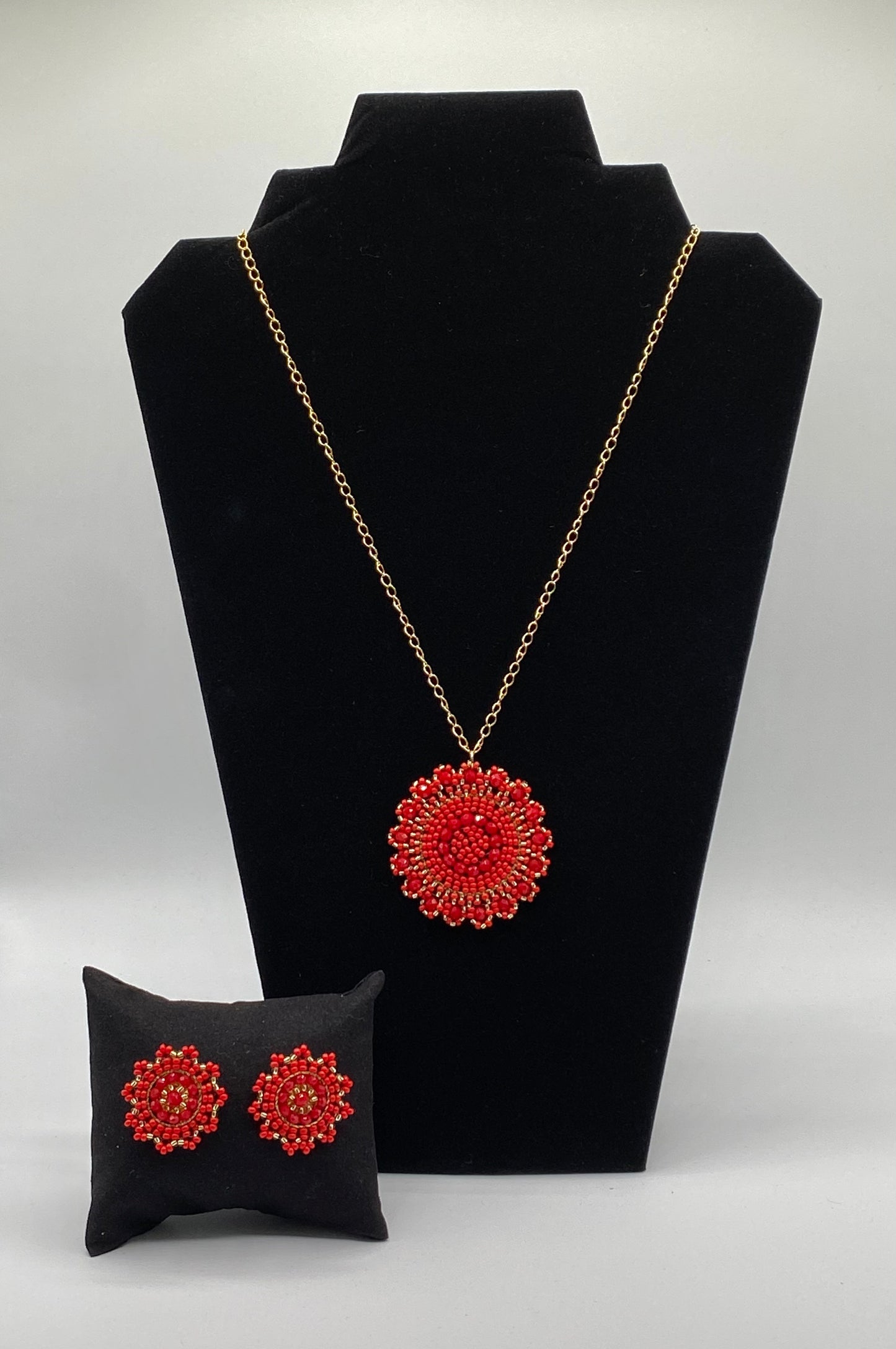 Round hand made earrings and gold plated necklace set with beads